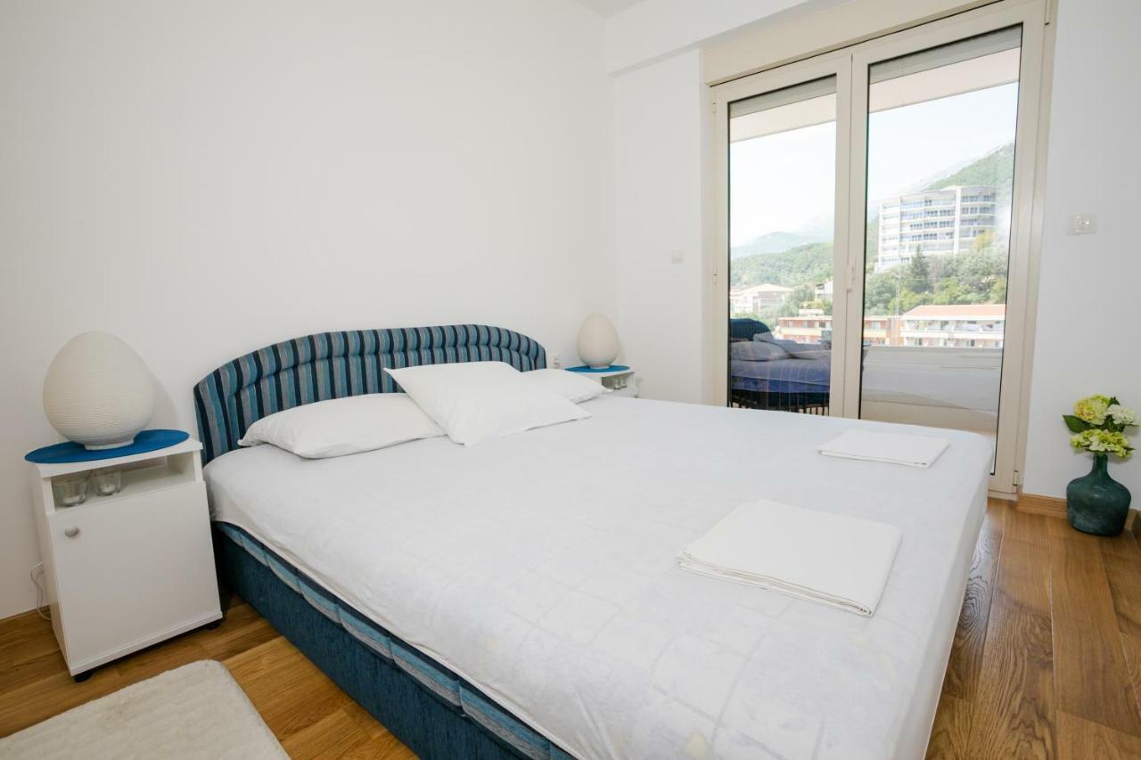 Apartment With Sea View Rafailovici Exterior photo